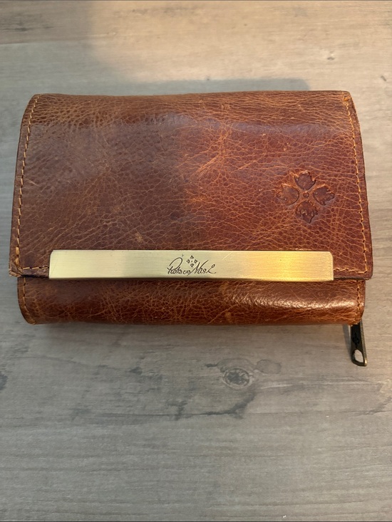 Patricia Nash Handbags - Patricia Nash Distressed Brown Leather Wallet with Gold Bar